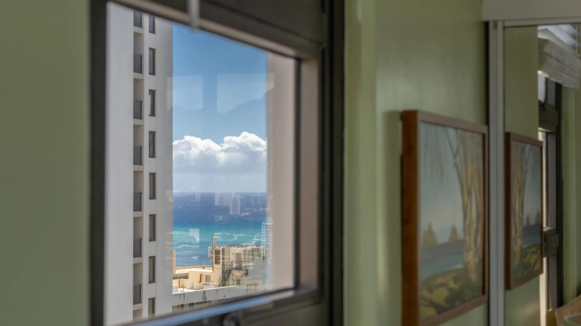 Aloha Hawaii, Waikiki Condo With Great Mountain Views & Free Parking! Honolulu